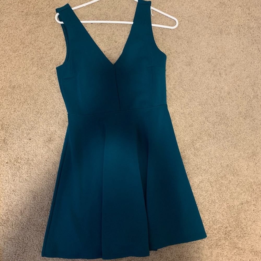green dress